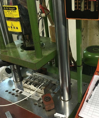 Hydraulic Abs Plastic Vertical Injection Molding Machine Low Pressure Automatic